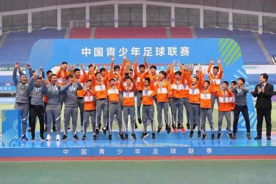 整支预告笑点丛生，轻松愉快，沙溢更是金句频出，有快乐又有追逃的片段让人不得不好奇这对欢喜父子究竟遇到了什么样的旅途趣事？据悉，电影《亲密旅行》将于10月3日全国公映